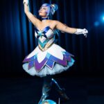 Lotus (@moon.flower.cos) in een zelfgemaakt kostuum als Star Guardian Orianna uit League of Legends. Foto gemaakt door @knachte.